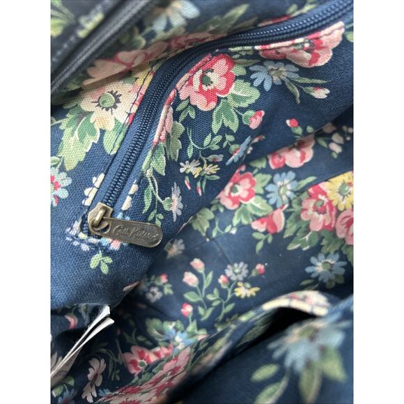 Cath Kidston Crossbody Bag NAVY BLUE Floral Matt Oil Cloth - Picture 15 of 16